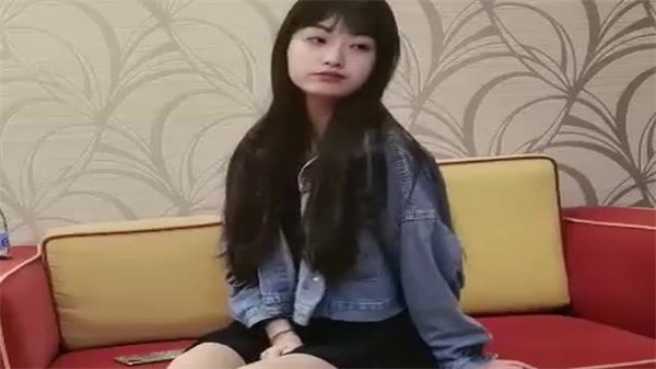眼镜男探花约了个清纯苗条嫩妹