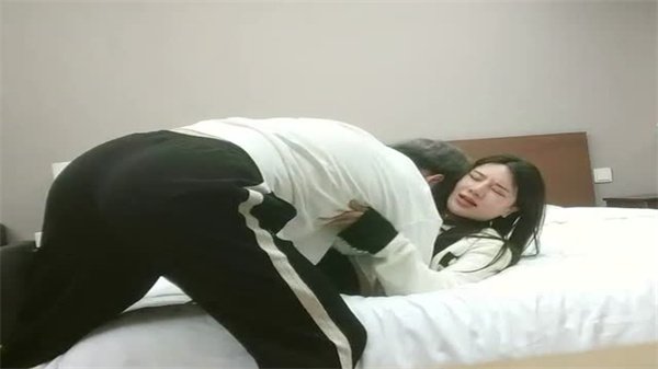 高端外围偷拍利哥探花黑丝美女长腿真性感