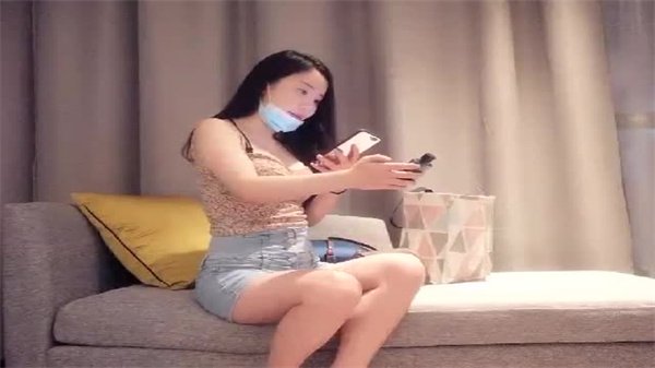 欣欣吃香蕉学妹兼职直播啪啪道具自慰