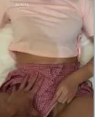 约个不喜欢穿内裤的学生妹穿者衣服干还蛮有快感的