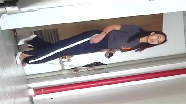 卫生间偷拍屄脸同框原版无水印