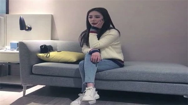 太子探花极品校花网红女神露脸巨乳白皙大奶