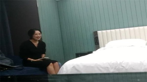 深情探花外围场美女纷至沓来苦等一小时