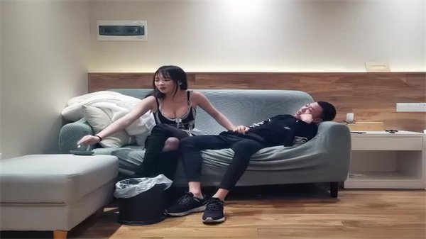 黄先生今晚硬邦邦探花白衣高靴大奶萌妹