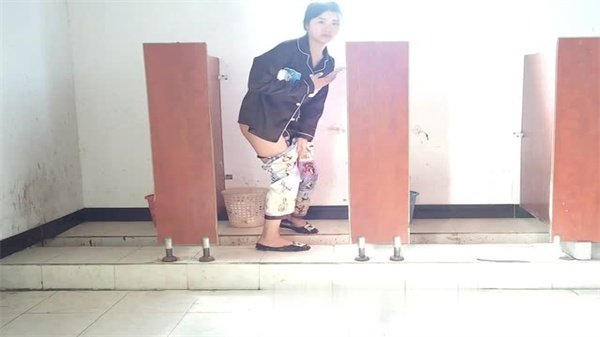 佼佼者全景厕拍1镜4位置4